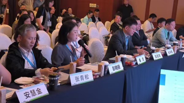 彭艷麗活動(dòng)現(xiàn)場(chǎng)。重慶普瑞眼科醫(yī)院供圖