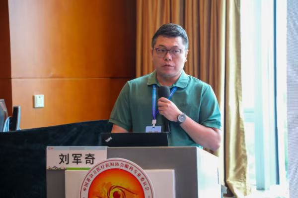 劉軍奇主題分享現(xiàn)場(chǎng)。重慶普瑞眼科醫(yī)院供圖