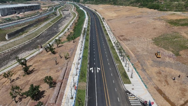 城西新興產(chǎn)業(yè)集聚區(qū)重要路網(wǎng)及配套設(shè)施項(xiàng)目。申淑萍攝