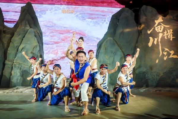 國家級非遺傳承人、江北區(qū)曲協(xié)榮譽(yù)主席曹光裕及團(tuán)隊帶來演繹《川江號子》。江北區(qū)委宣傳部供圖