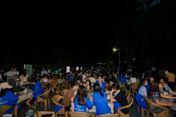 萬人開啟漫灘路上吃巫溪烤魚盛宴。受訪者供圖