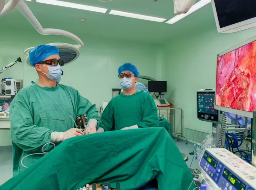 手術(shù)中。重慶醫(yī)科大學(xué)附屬第三醫(yī)院(方大醫(yī)院)供圖