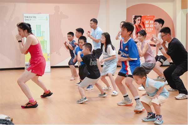 體育類課堂。竹林社區(qū)學院供圖