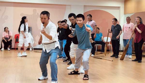 藺承新在竹林社區(qū)學院。竹林社區(qū)學院供圖