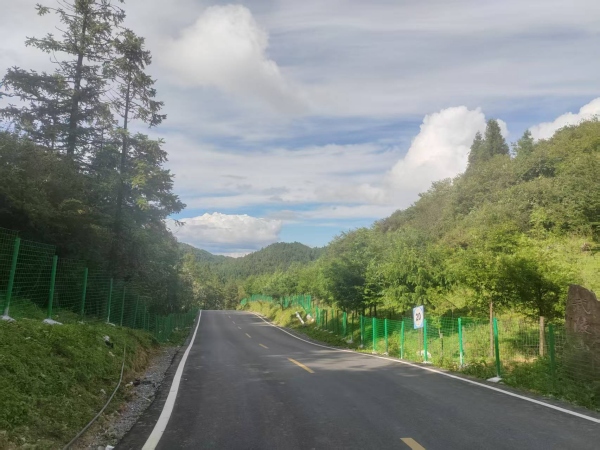 提檔升級的道路。張丁攝