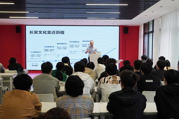重慶工程職院智能制造學(xué)院邀請(qǐng)長(zhǎng)安汽車工程師來校為學(xué)生講述大國(guó)工匠的故事。重慶工程職院供圖