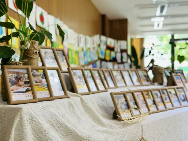 孩子們的暑期生活被珍藏留念。任峰攝