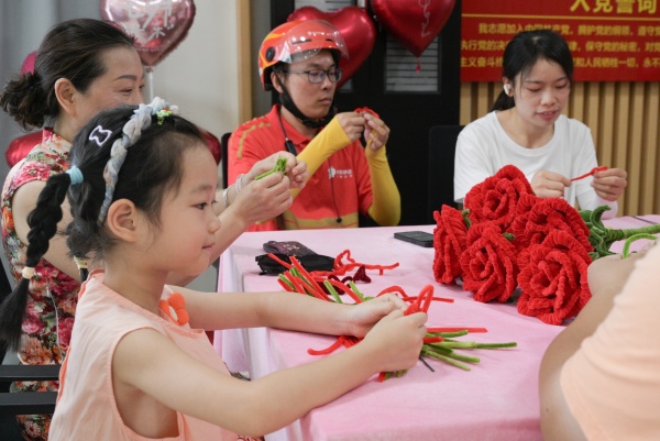 “巧手生花”環(huán)節(jié)。吳瑕鈺美攝