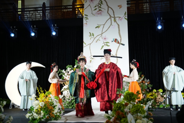 往屆七夕河燈旅游文化節(jié)表演。榮昌區(qū)委宣傳部供圖