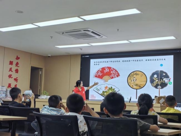 托管營(yíng)正在上課中。主辦方供圖