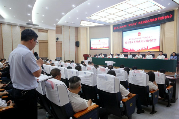 問政會議現(xiàn)場。張夢寒?dāng)z