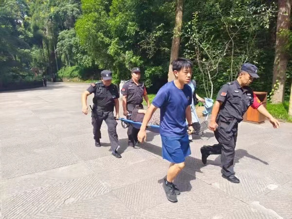 一場(chǎng)與時(shí)間賽跑的溫情救援。受訪單位供圖