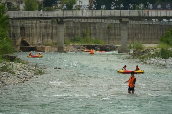 五里坡大峽谷漂流。平河鄉(xiāng)供圖