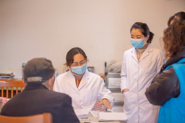 為行動(dòng)不便群眾開(kāi)展上門評(píng)殘服務(wù)。渝北區(qū)殘聯(lián)供圖