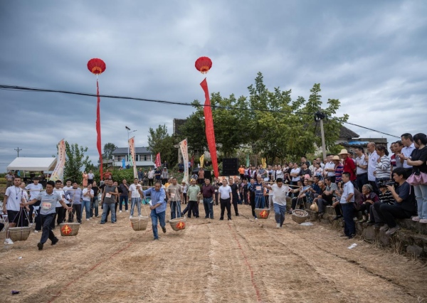 趣味運動會現(xiàn)場。王傳貴攝