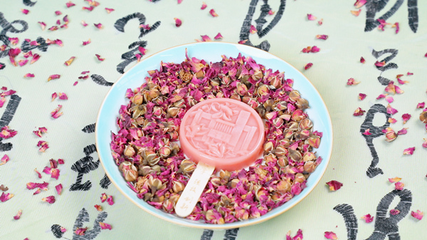 校園地標(biāo)造型的“涪氣雪糕”。重慶工貿(mào)職業(yè)技術(shù)學(xué)院供圖