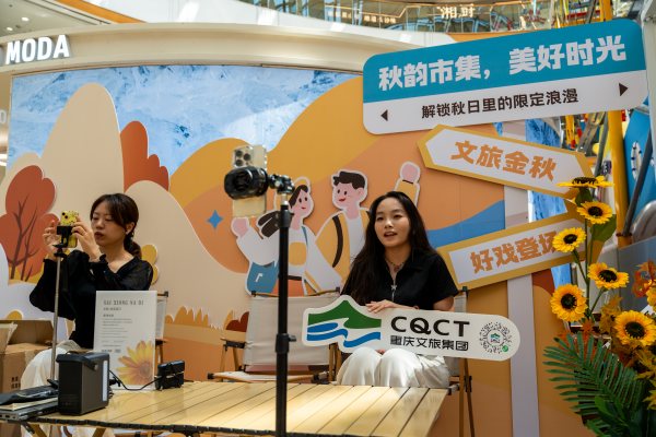 網(wǎng)絡(luò)直播。黃建樺攝