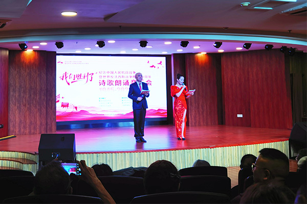 詩歌朗誦音樂會(huì)現(xiàn)場。九歌朗誦社供圖