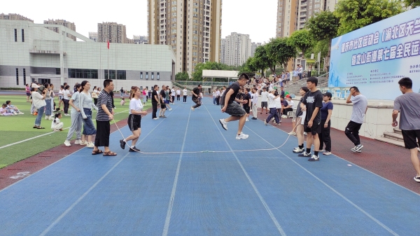 跳繩比賽。龍山街道供圖