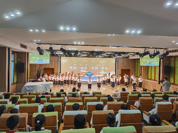 同學(xué)們感悟城市精神?；顒?dòng)主辦方供圖