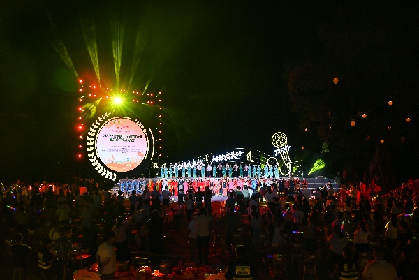 以歌禮贊豐收。付作僑攝