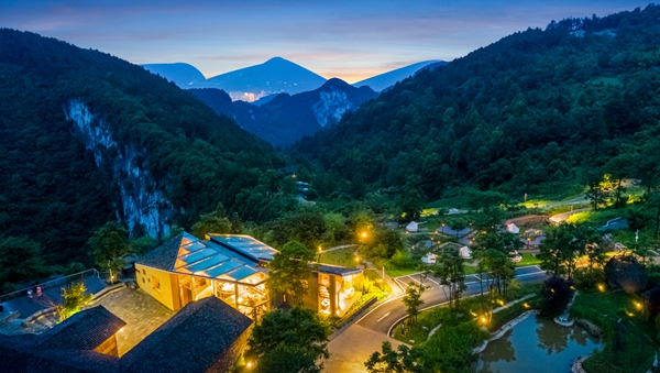 歸原小鎮(zhèn)夜景。武隆區(qū)仙女山街道供圖