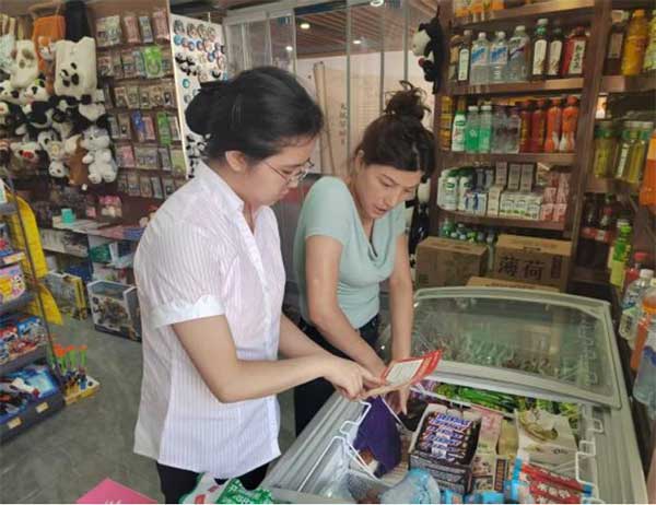 普及反假知識。華夏銀行重慶分行供圖