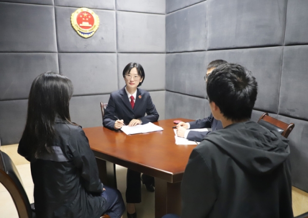 工作中的孫文靜。九龍坡區(qū)融媒體中心供圖