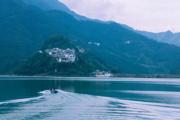 重慶彭水·烏江畫廊，仿若身處畫中。彭水九黎城旅游公司供圖