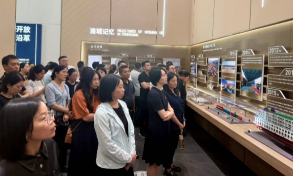 學(xué)員們實(shí)地研學(xué)。宋文勵攝