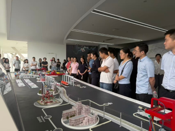 學(xué)員們實(shí)地研學(xué)。宋文勵攝