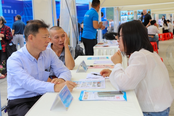現(xiàn)場求職。云陽縣融媒體中心供圖
