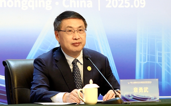 市長(zhǎng)顧問(wèn)團(tuán)會(huì)議秘書(shū)處秘書(shū)長(zhǎng)、市商務(wù)委主任章勇武介紹相關(guān)情況。代婧靚攝