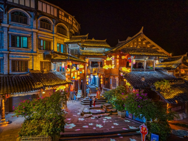 千燈點亮松溉古鎮(zhèn)。陳安鑫攝