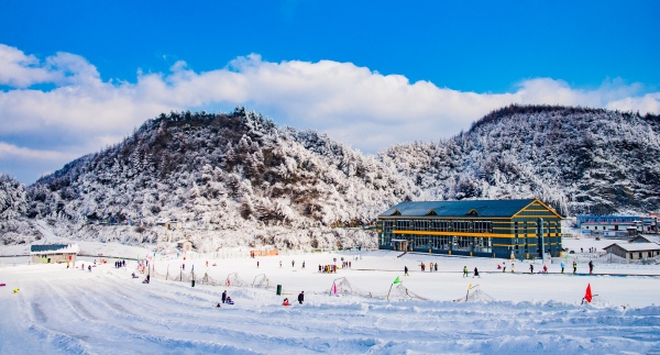 茅草壩滑雪。奉節(jié)縣文旅委供圖