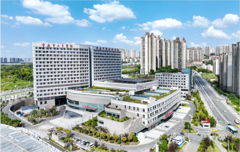 重慶市人民醫(yī)院（重慶大學附屬人民醫(yī)院）院本部。??