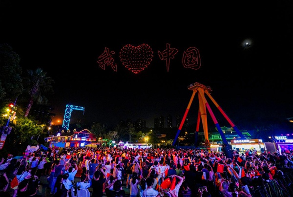 重慶歡樂谷上演無人機煙花秀。景區(qū)供圖