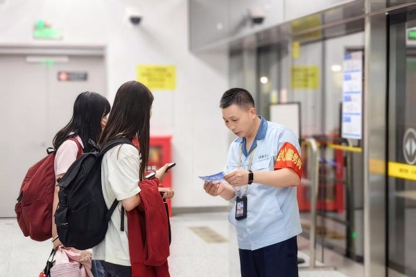 重慶江北機場捷運站臺愛心服務崗。新大正供圖