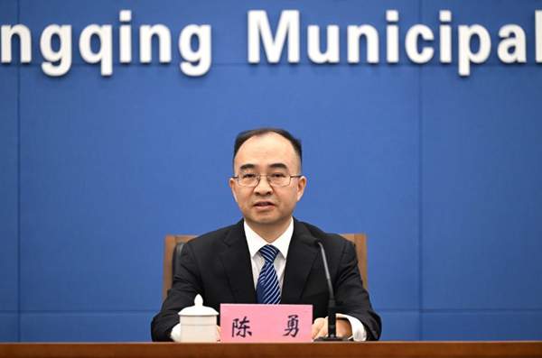 市食品及農(nóng)產(chǎn)品加工產(chǎn)業(yè)高質(zhì)量發(fā)展工作專班日常工作負(fù)責(zé)人、市委農(nóng)業(yè)農(nóng)村工委副書記陳勇進(jìn)行主發(fā)布。 記者 羅斌 攝/視覺重慶