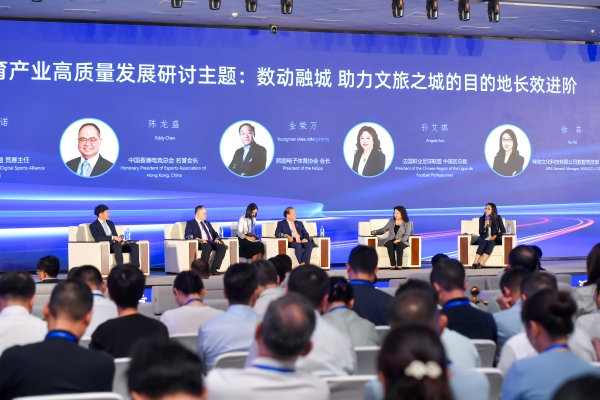 “數(shù)字體育產(chǎn)業(yè)賦能城市高質(zhì)量發(fā)展”嘉賓訪談環(huán)節(jié)。江北區(qū)委宣傳部供圖