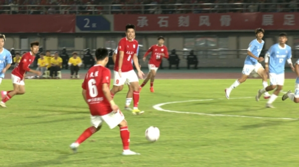 雙方球員激烈拼搶。大足區(qū)委宣傳部供圖