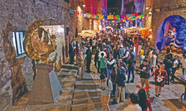 豐都“鳳鳴平都”文化主題雕塑在墨西哥瓜納華托市落成。豐都縣委宣傳部供圖