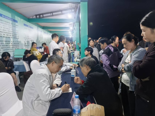 義診現(xiàn)場。任峰攝