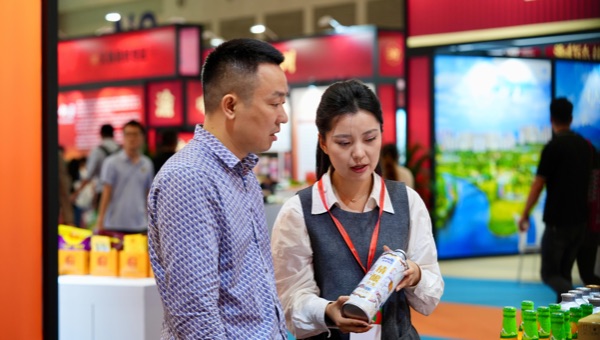 重啤新品吸引消費者。重啤供圖