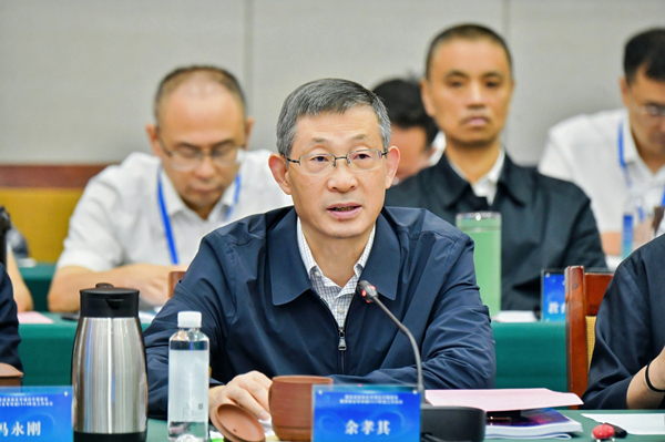 四川省委教育工委書記，教育廳黨組書記、廳長余孝其講話。主辦方供圖