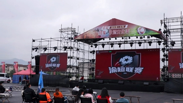 渝超高新第二主場在位于含谷鎮(zhèn)慢搗機車運動公園舉行。胥世鵬攝