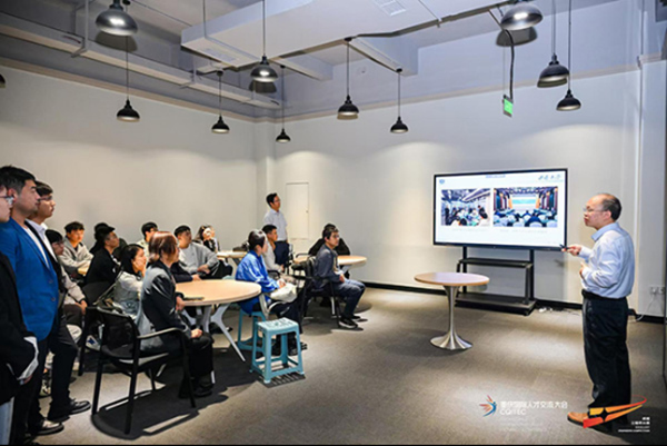 實地考察現(xiàn)場。全球卓越工程師大賽執(zhí)委會辦公室供圖