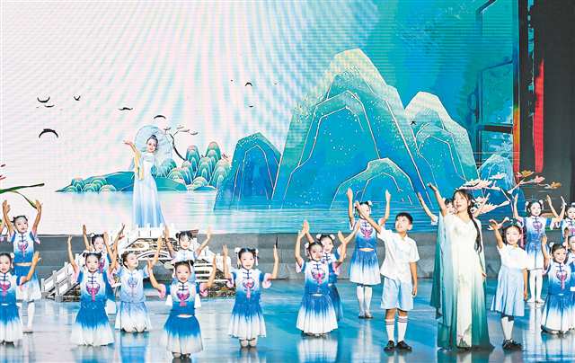 10月20日，江上風清·重慶清廉故事創(chuàng)作大賽頒獎活動舉行。圖為情景劇表演環(huán)節(jié)。記者 齊嵐森 攝/視覺重慶