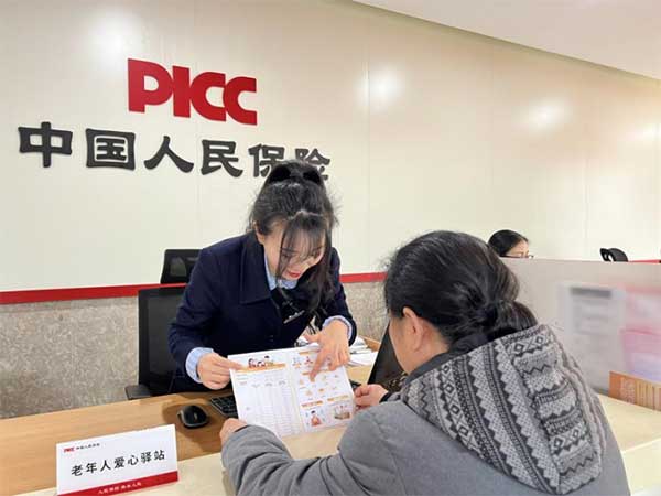 設置老年人專屬綠色服務窗口。人保財險重慶分公司供圖