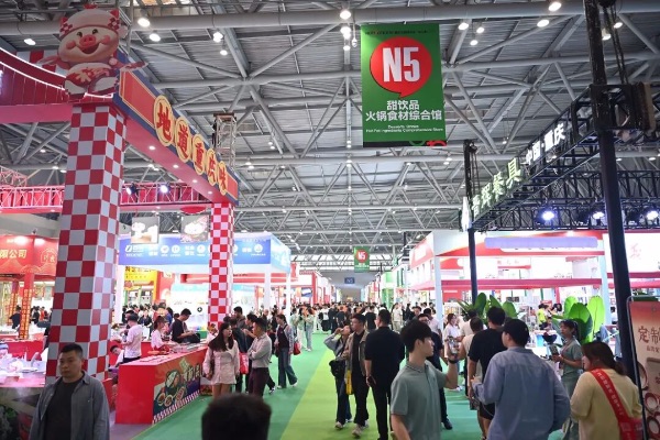 第10屆中國（重慶）國際火鍋產(chǎn)業(yè)博覽會現(xiàn)場。鄒樂 攝